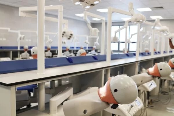 Dental-lab-1-scaled-600x400